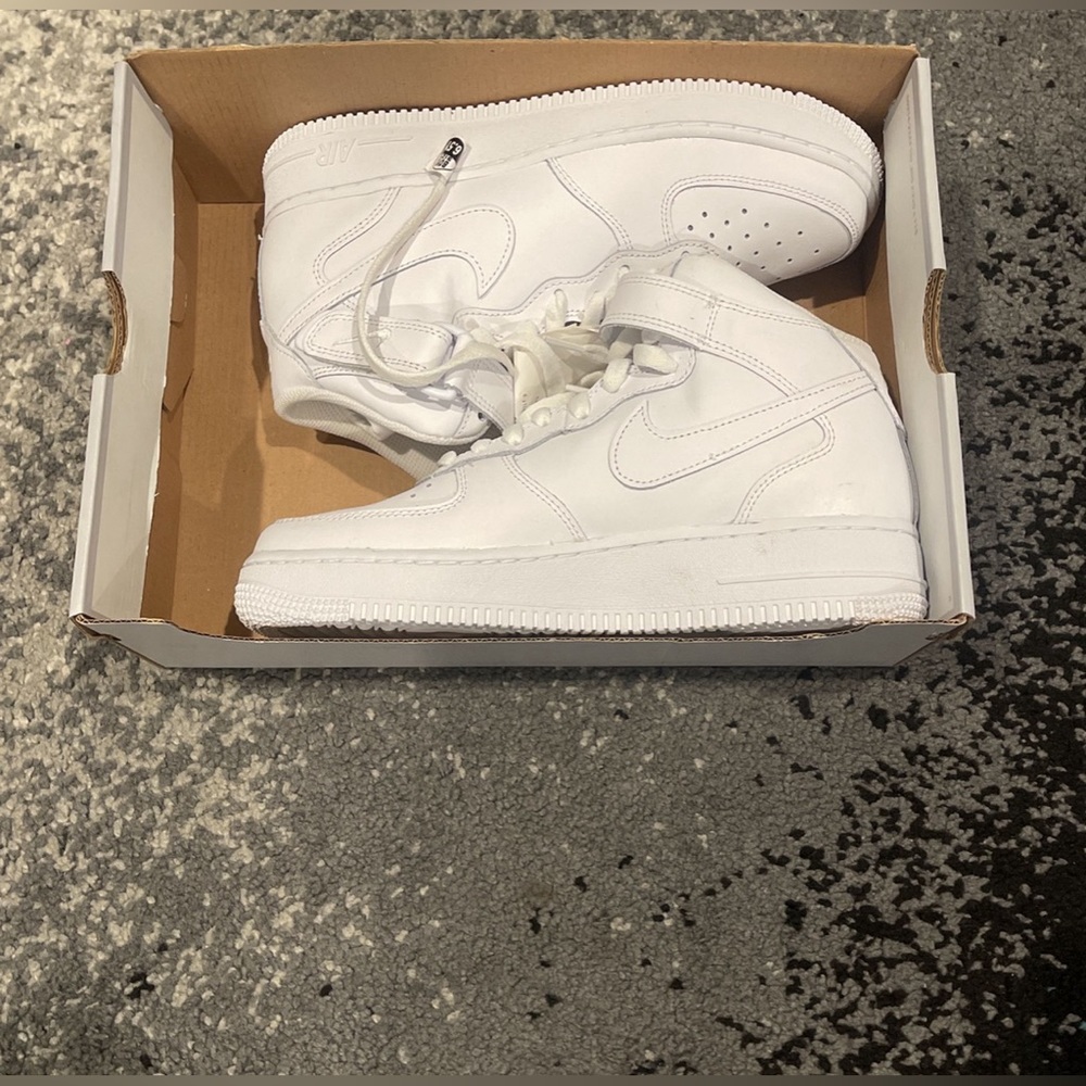 NIKE AIR FORCE HIGH TOPS